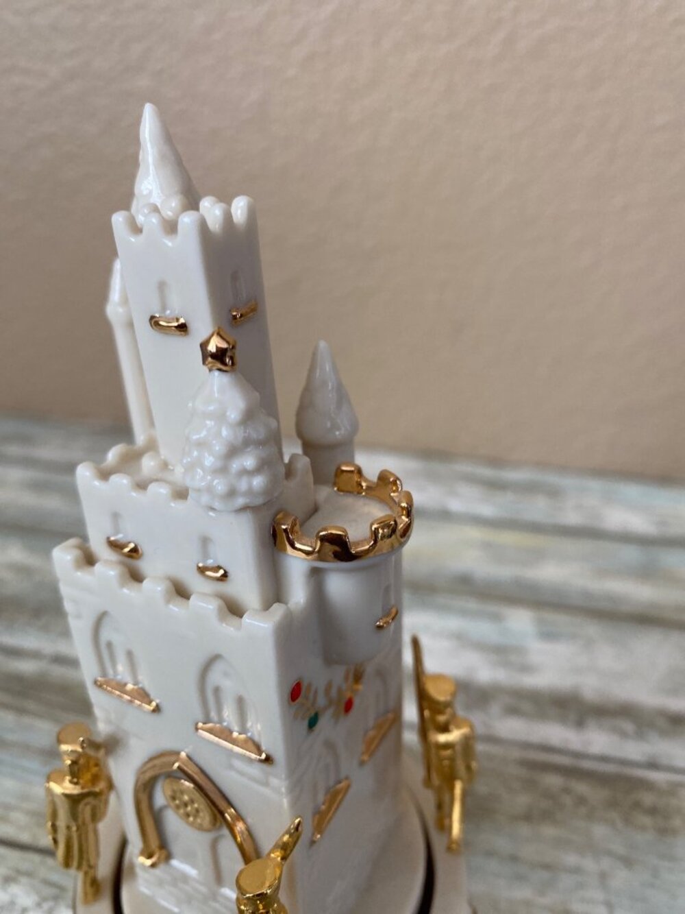 Lenox China Jewels Musical Castle Nutcracker Soldiers Gold Trim -No Box - Picture 14 of 14